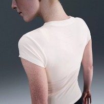 Nike Sportswear Tight Short-Sleeve Graphic T-Shirt