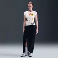 Nike Sportswear Tight Short-Sleeve Graphic T-Shirt