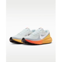 Nike Revolution 8
